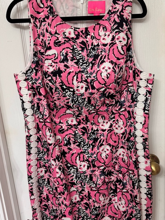 Lilly Pulitzer Dresses & Skirts - Lilly Pulitzer Hibiscus Pink and Black Floral Shift Dress